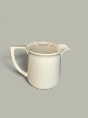 Villeroy & Boch Switch Coffee House Faience White Milk Pitcher Germany  6”Tall